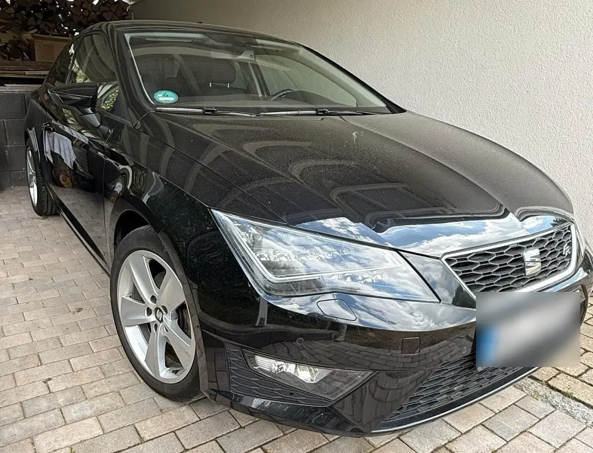 Używany Seat Leon FR 150 KM (110 kW) 2014 Czarny Sedan/Limuzyna
