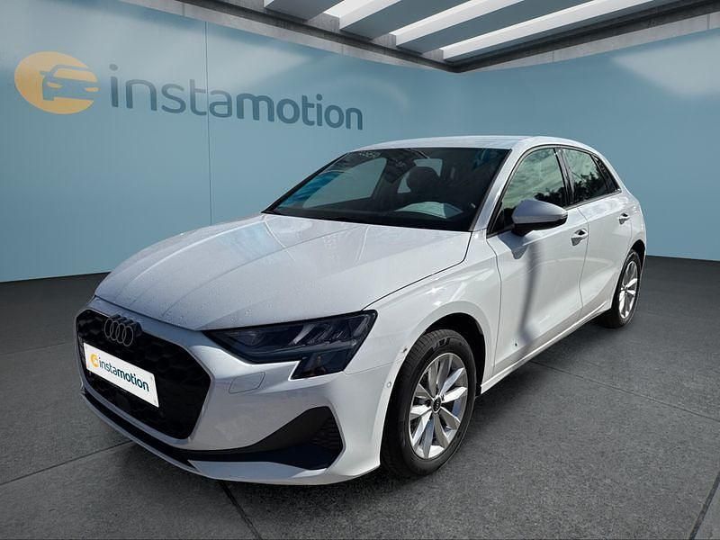 Weiß Gebraucht 2025 Audi A3 Sportback Limousine | 28.649 € (Guter Preis) - Bild 1/4