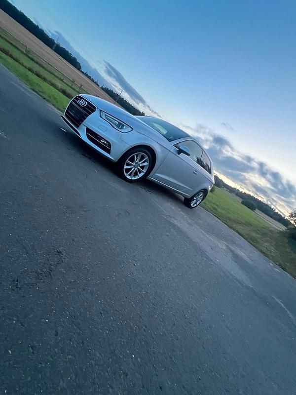 Silber Gebraucht 2013 Audi A3 Kleinwagen | 7.500 € (Fairer Preis) - Bild 1/4