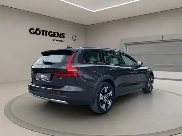 Gebraucht Volvo V60 CC 145 PS (106 kW) 2023 Kombi