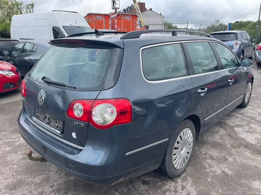 Second-hand VW Passat Comfortline 140 CP (102 kW) 2010 Gri Break