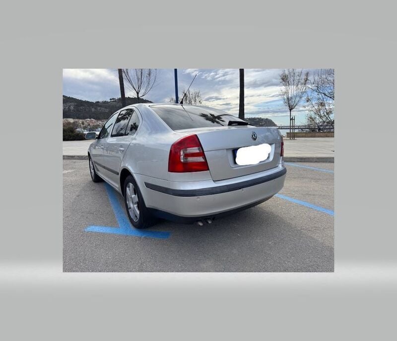 Silber Gebraucht 2004 Skoda Octavia Classic Limousine | 4.500 € (Fairer Preis) - Bild 1/4