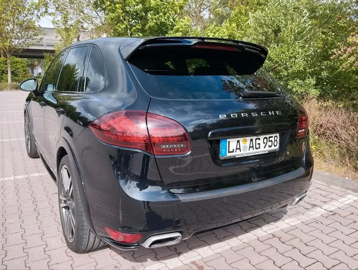 Second-hand Porsche Cayenne 245 CP (180 kW) 2014 Negru SUV