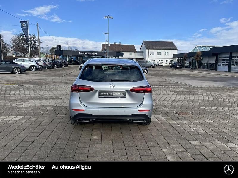 Gebraucht Mercedes B180 Progressive 136 PS (100 kW) 2024 Lack hightechsilber Van / Kleinbus