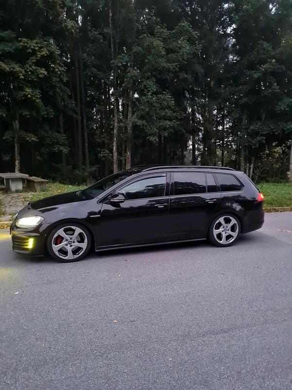 Schwarz Gebraucht 2015 VW Golf VII GTD Kombi | 12.800 € (Guter Preis) - Bild 1/4