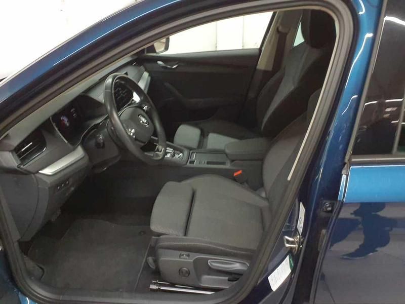 Gebraucht Skoda Octavia Clever 150 PS (110 kW) 2022 Lavablau metallic Kombi