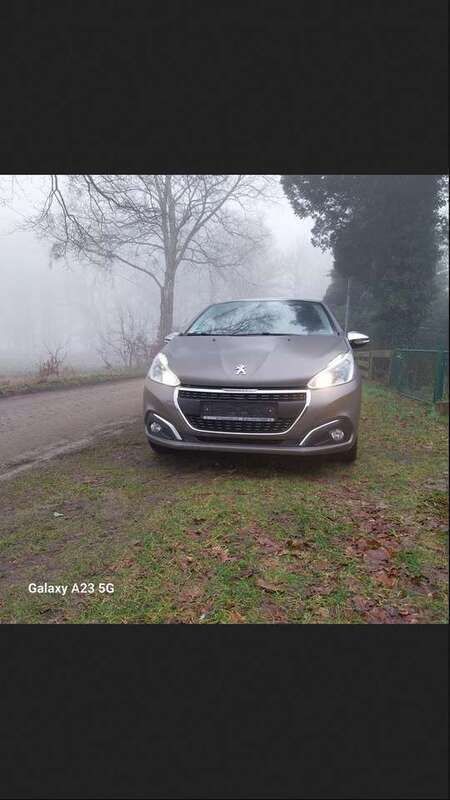 Grau Gebraucht 2015 Peugeot 208 Allure Kleinwagen | 4.250 € (Superpreis) - Bild 1/4