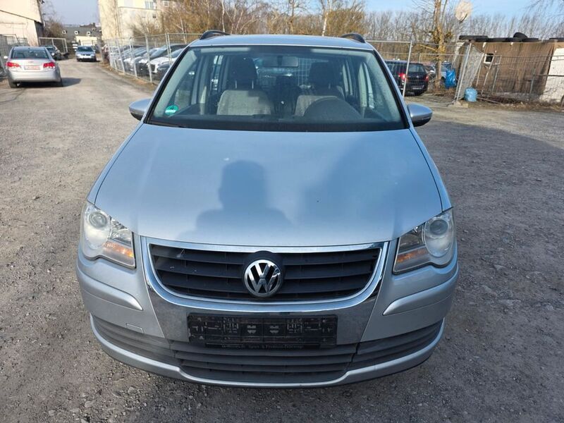 Silber Gebraucht 2010 VW Touran Trendline Van / Kleinbus | 2.700 € (Superpreis) - Bild 1/4