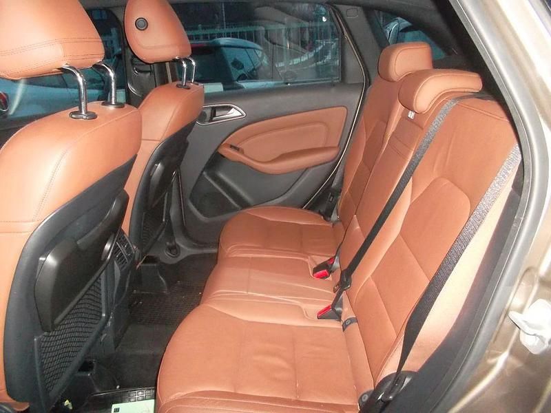 Gebraucht Mercedes B180 122 PS (89 kW) 2012 Grau Van / Kleinbus