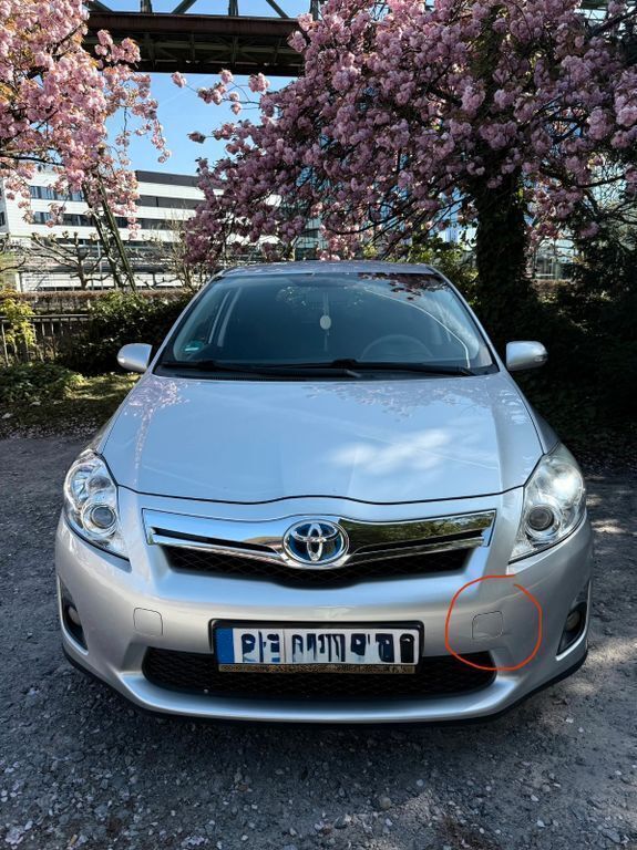 Silber Gebraucht 2011 Toyota Auris Limousine | 6.300 € - Bild 1/4