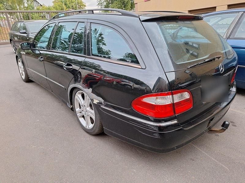 Gebraucht Mercedes E500 Avantgarde 306 PS (225 kW) 2004 Schwarz Kombi