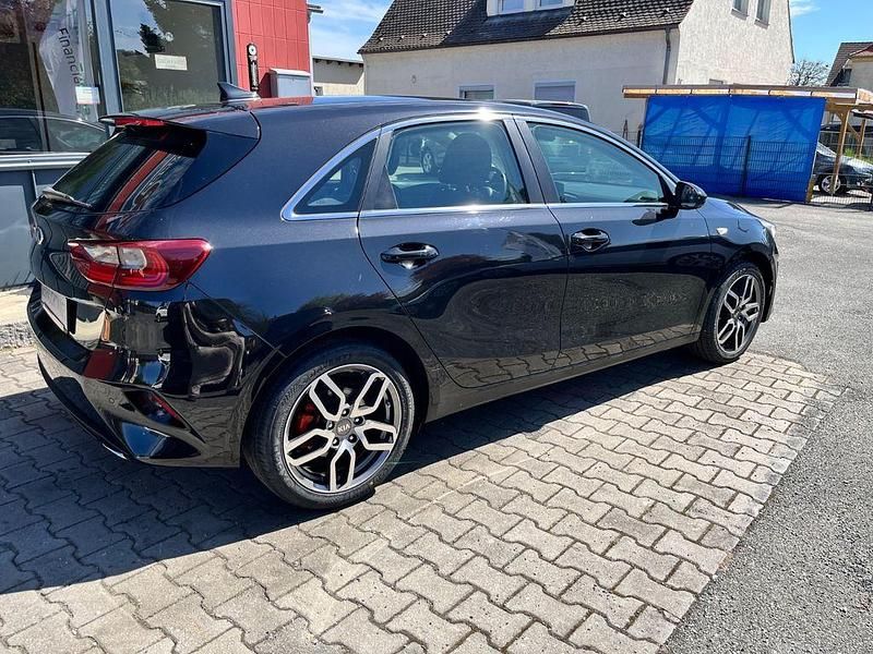 Usado Kia Ceed Vision 140 CV (102 kW) 2019 Negro Utilitario