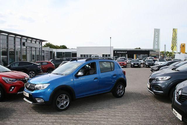 Blau (adriablau metallic) Gebraucht 2020 Dacia Sandero Stepway Kleinwagen | 12.190 € (Fairer Preis) - Bild 1/4