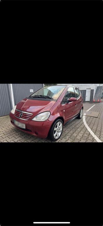 Gebraucht Mercedes 190 111 PS (81 kW) 2001 Rot Limousine