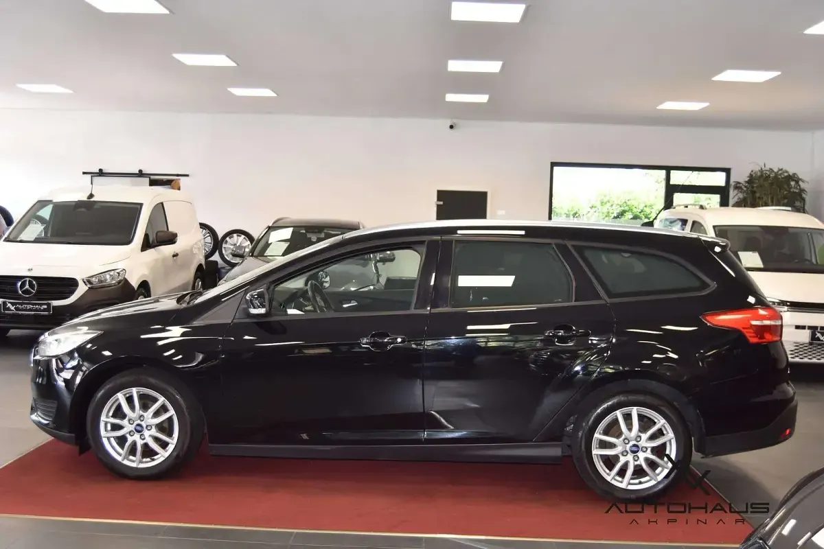 Gebraucht Ford Focus Trend 125 PS (91 kW) 2016 Iridiumschwarz metallic Kombi