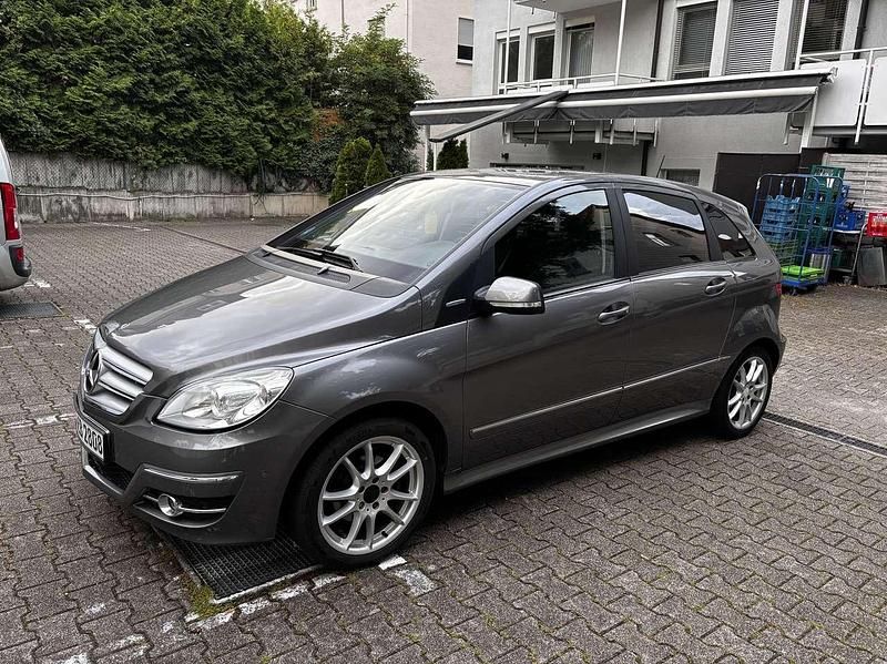 Gebraucht 2009 Mercedes B180 Van / Kleinbus | 5.499 € (Guter Preis) - Bild 1/4
