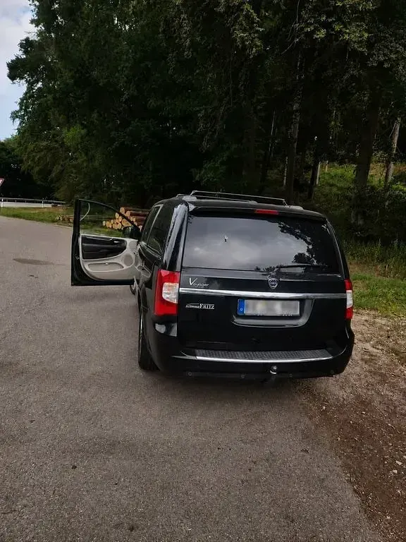 Gebraucht Lancia Voyager Platinum 178 PS (130 kW) 2014 Schwarz Van / Kleinbus