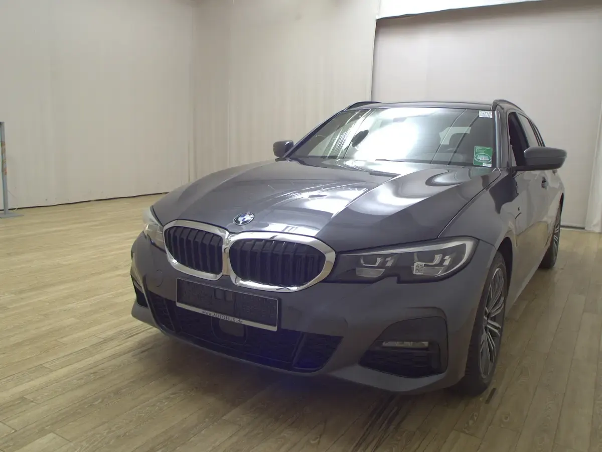 Gebraucht BMW 330e M Sport 252 PS (185 kW) 2021 Grau Kombi