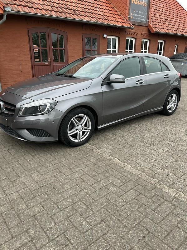 Grau Gebraucht 2015 Mercedes A180 Coupé | 10.250 € (Fairer Preis) - Bild 1/4