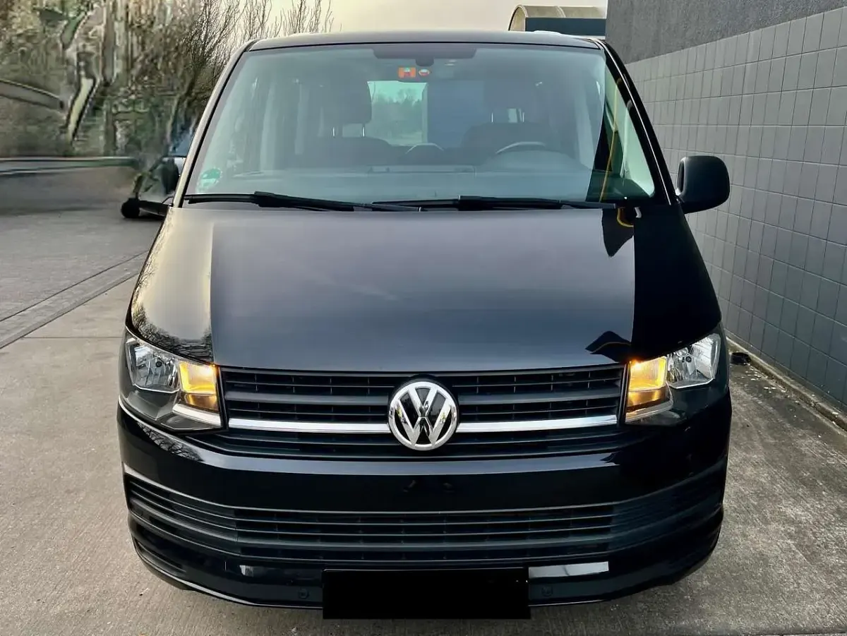 Gebraucht VW T6 150 PS (110 kW) 2018 Deep black perleffekt Van