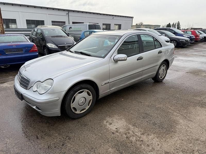 Silber Gebraucht 2004 Mercedes C180 Limousine | 2.750 € (Superpreis) - Bild 1/4
