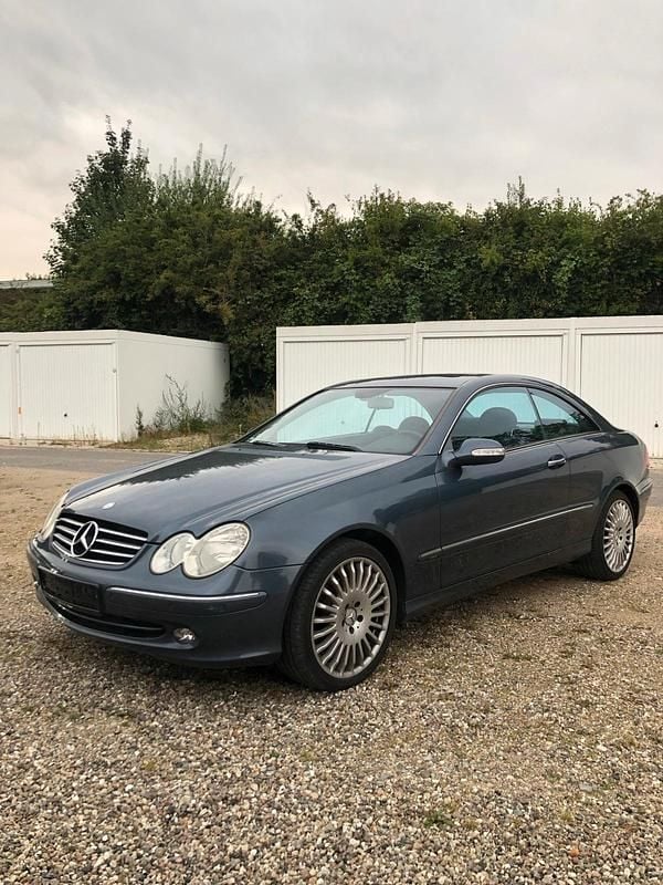 Grau Gebraucht 2004 Mercedes CLK200 Coupé | 2.390 € - Bild 1/4