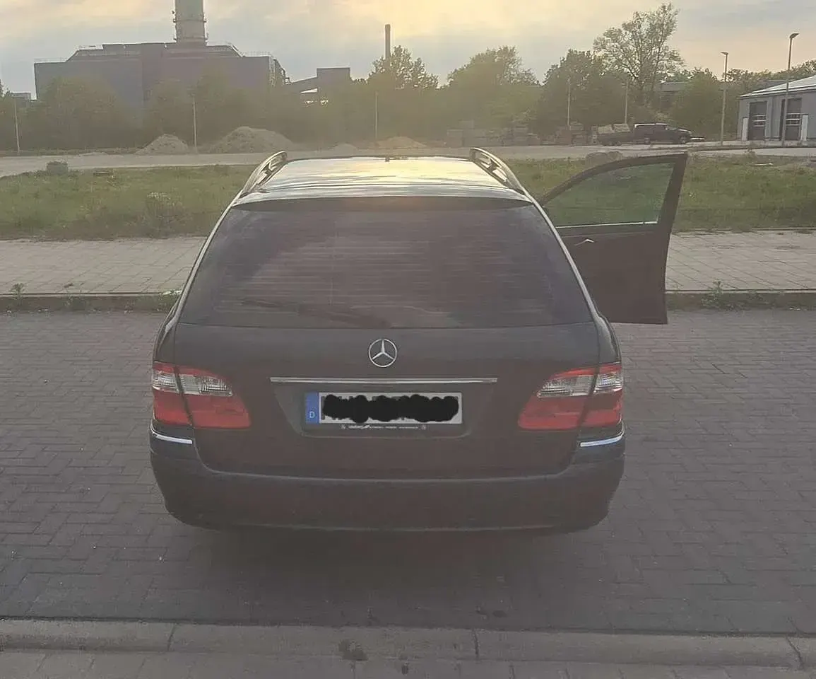 Gebraucht Mercedes E220 Avantgarde 150 PS (110 kW) 2005 Kombi