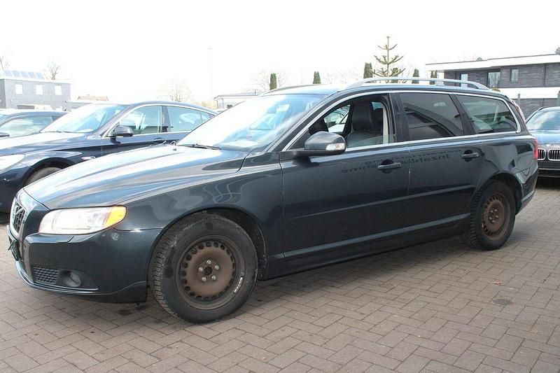 Gebraucht Volvo V70 Summum 163 PS (119 kW) 2011 Savile grey Kombi