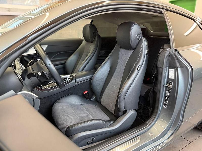 Gebraucht Mercedes E220 Night 194 PS (142 kW) 2019 Grau Coupé