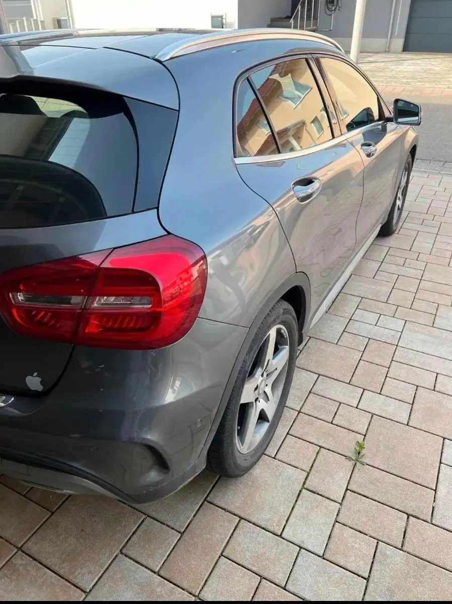 Gebraucht Mercedes GLA220 177 PS (130 kW) 2016 Grau SUV