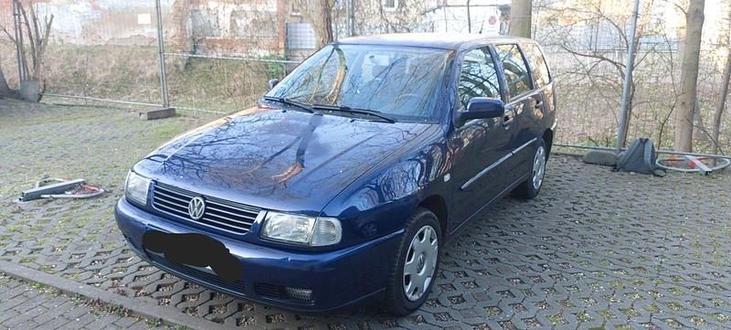Blau Gebraucht 2001 VW Polo Basis Kombi | 999 € - Bild 1/4