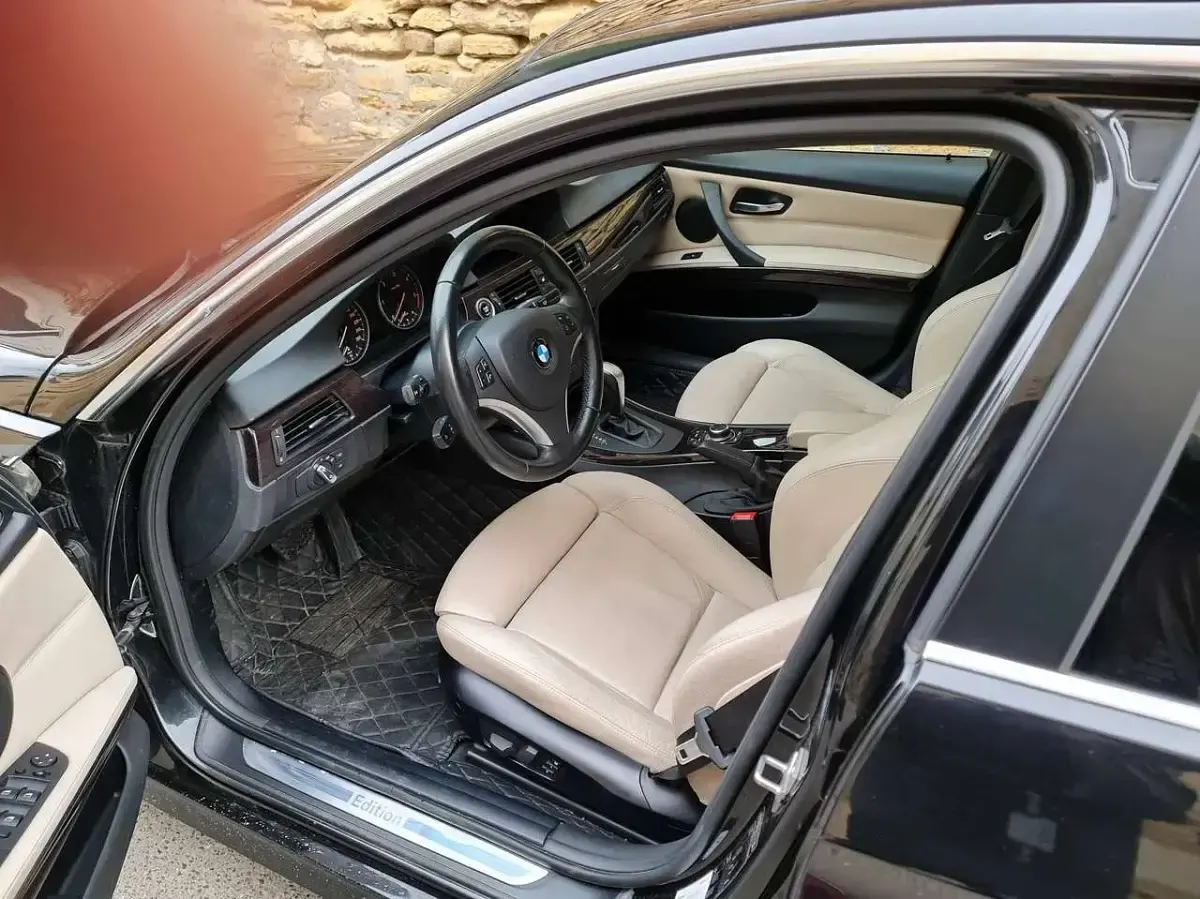 Gebraucht BMW 320 Exclusive 184 PS (135 kW) 2011 Schwarz Limousine
