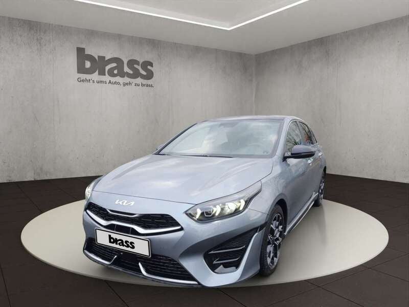 Lunarsilber met. Gebraucht 2023 Kia Ceed GT-Line Limousine | 25.980 € - Bild 1/4