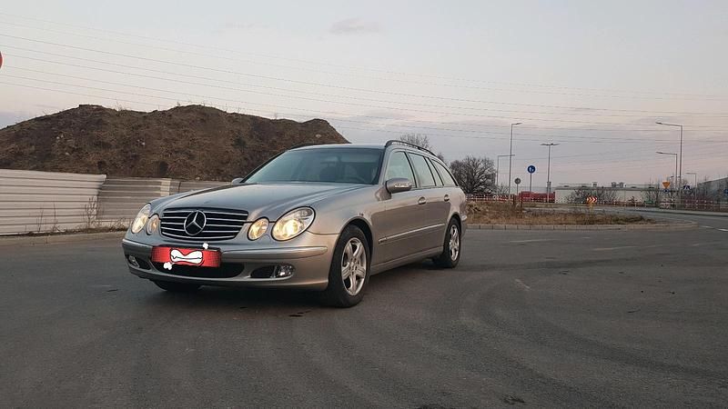 Gebraucht Mercedes 220 150 PS (110 kW) 2006 Gold Kombi