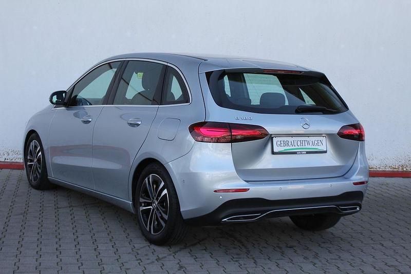 922u hightechsilber metallic Gebraucht 2024 Mercedes B180 Progressive Van / Kleinbus | 26.190 € (Superpreis) - Bild 1/1
