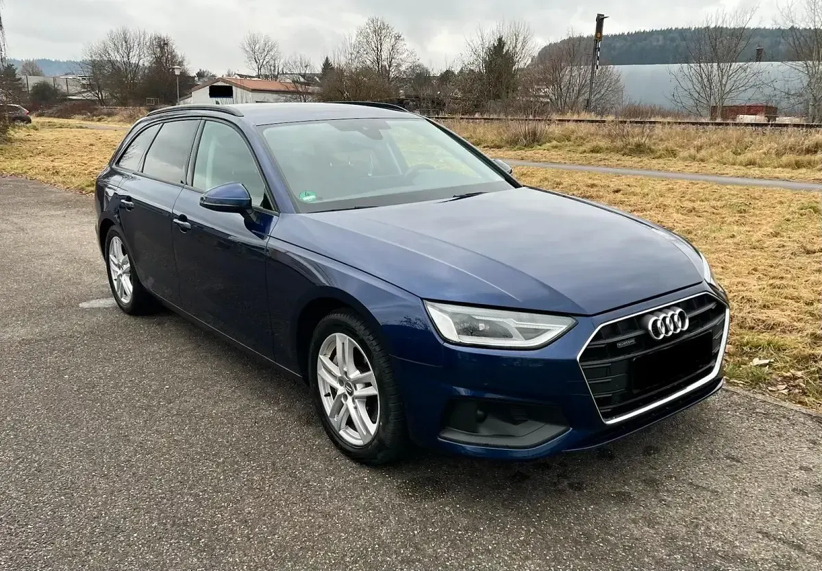 Gebraucht Audi A4 Basis 204 PS (150 kW) 2022 Blau Kombi