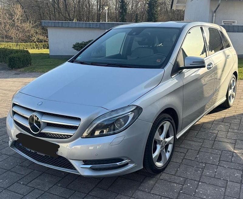 Gebraucht Mercedes B200 156 PS (114 kW) 2014 Silber Van / Kleinbus