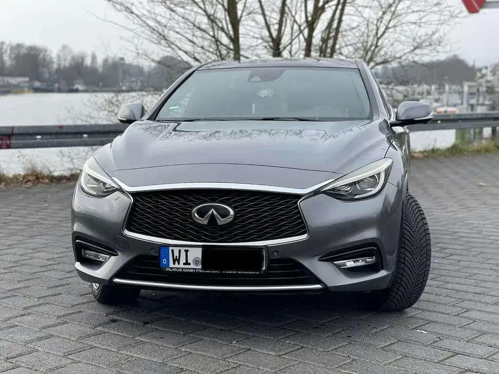 Gebraucht Infiniti Q30 Premium 170 PS (125 kW) 2016 Grau Limousine