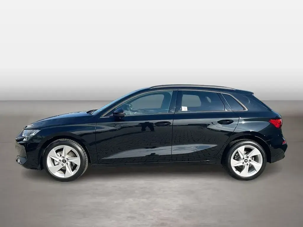 Usado Audi A3 Ambiente 116 HP (85 kW) 2025 Preto Sedan