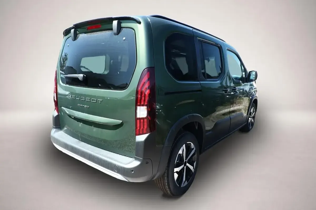 Neu Peugeot Rifter GT 131 PS (96 kW) 2026 Manufacturer Van / Kleinbus