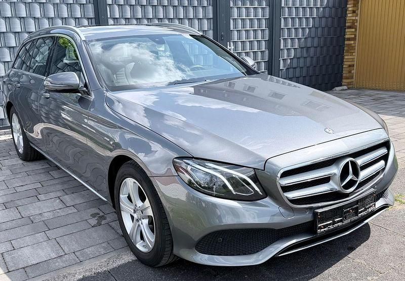 Gebraucht Mercedes E220 194 PS (142 kW) 2016 Grau Limousine
