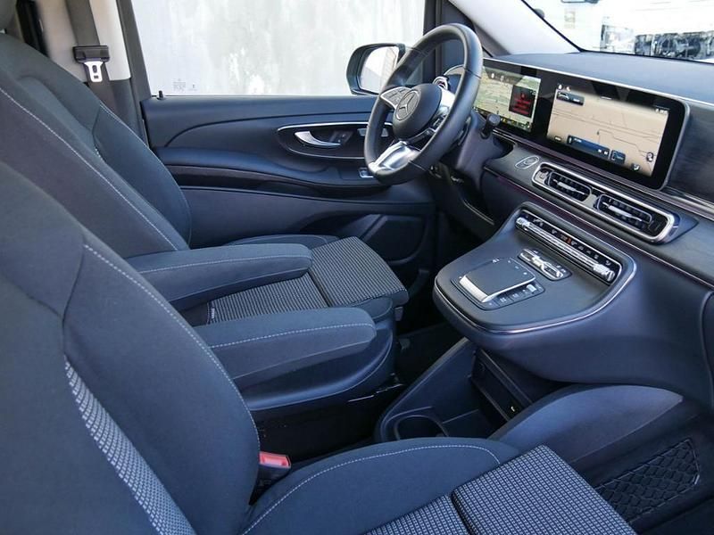 Gebraucht Mercedes V250 Style 190 PS (139 kW) 2025 Silber Van / Kleinbus