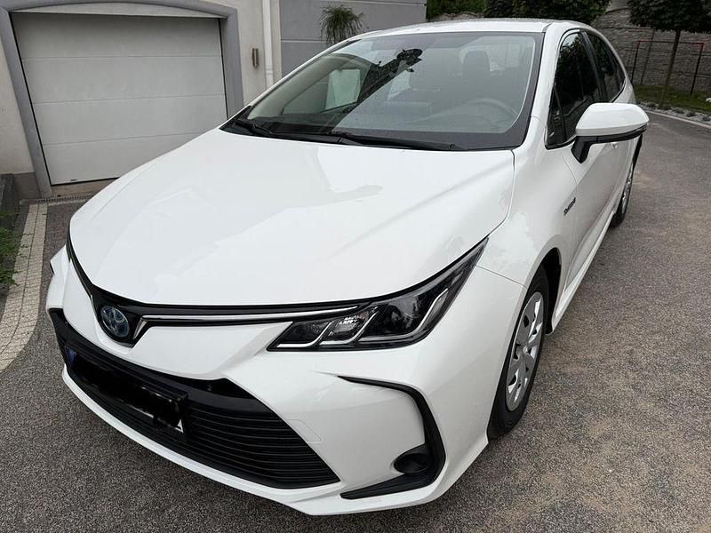 Weiß Gebraucht 2022 Toyota Corolla Limousine | 19.985 € (Fairer Preis) - Bild 1/4