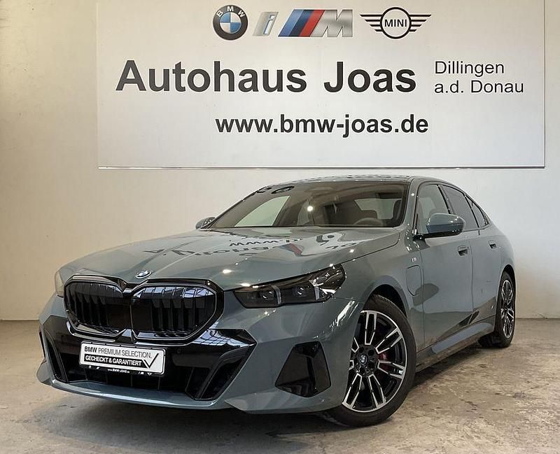 Cape york grün Gebraucht 2024 BMW 550e M Sport Limousine | 75.800 € (Fairer Preis) - Bild 1/4