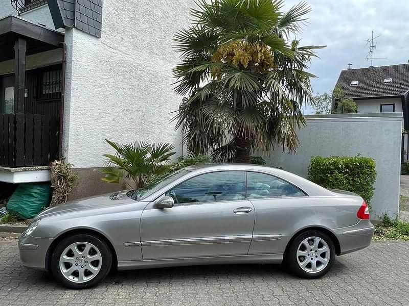 Silber Gebraucht 2004 Mercedes CLK200 Elegance Coupé | 5.990 € (Etwas zu teuer) - Bild 1/2