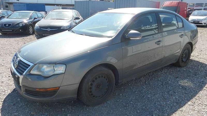 Grau Gebraucht 2006 VW Passat Trendline Limousine | 1.800 € (Guter Preis) - Bild 1/4
