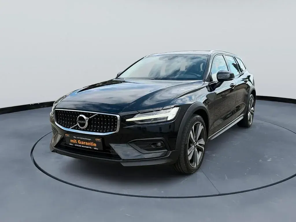 Gebraucht Volvo V60 CC Pro 197 PS (144 kW) 2021 Schwarz Kombi