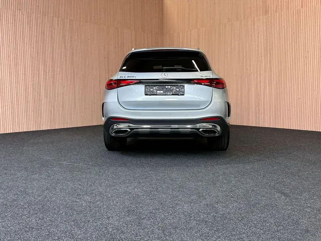 Gebraucht Mercedes GLC300e AMG line 313 PS (230 kW) 2023 Silber SUV