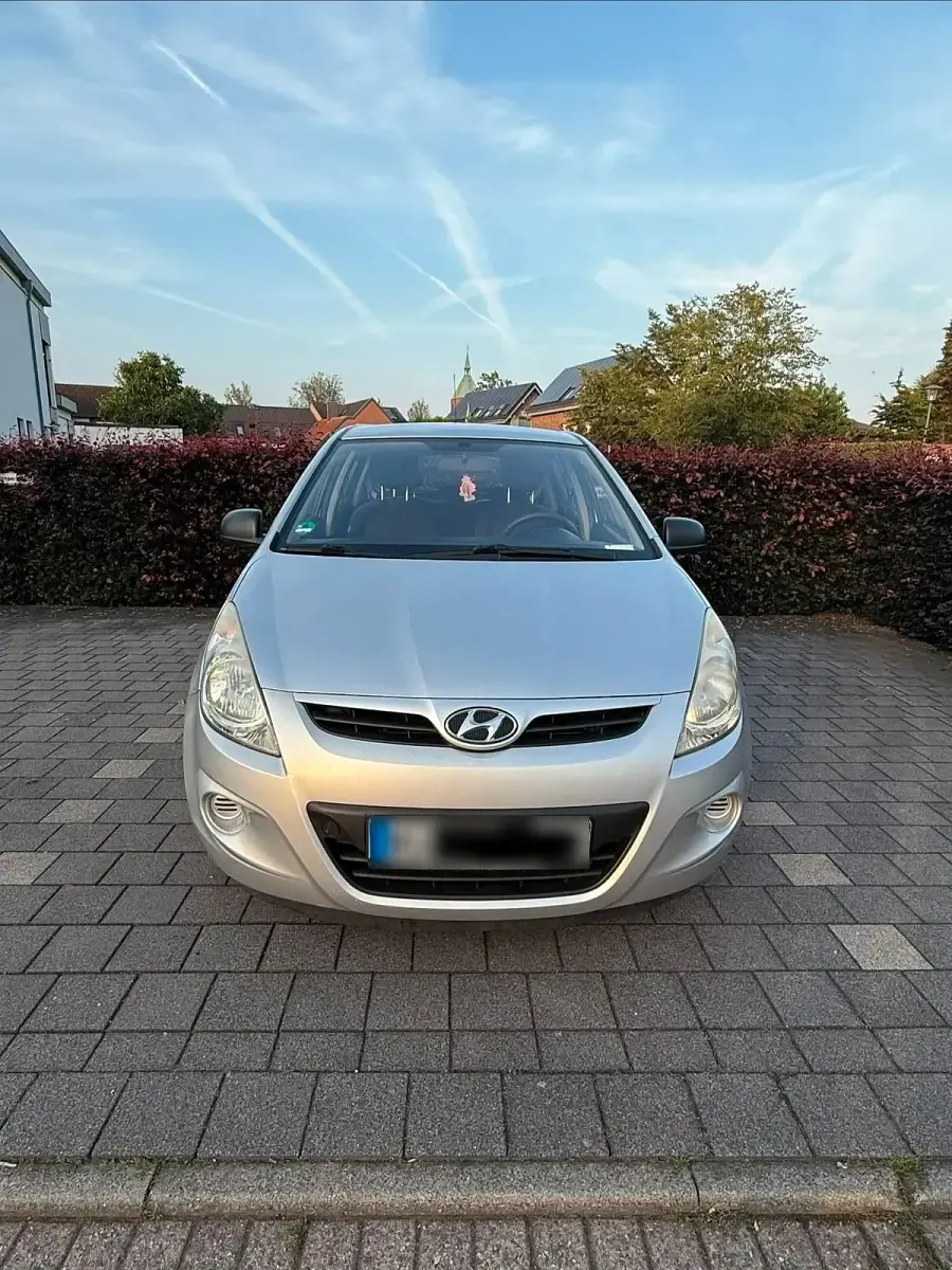 Gebraucht Hyundai i20 101 PS (74 kW) 2009 Silber Kleinwagen