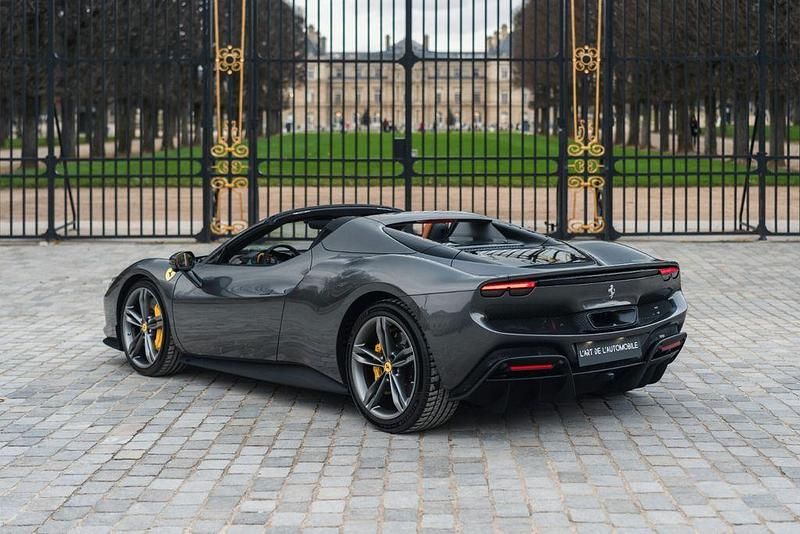 Second-hand Ferrari 296 829 CP (609 kW) 2024 Gri Cabrio